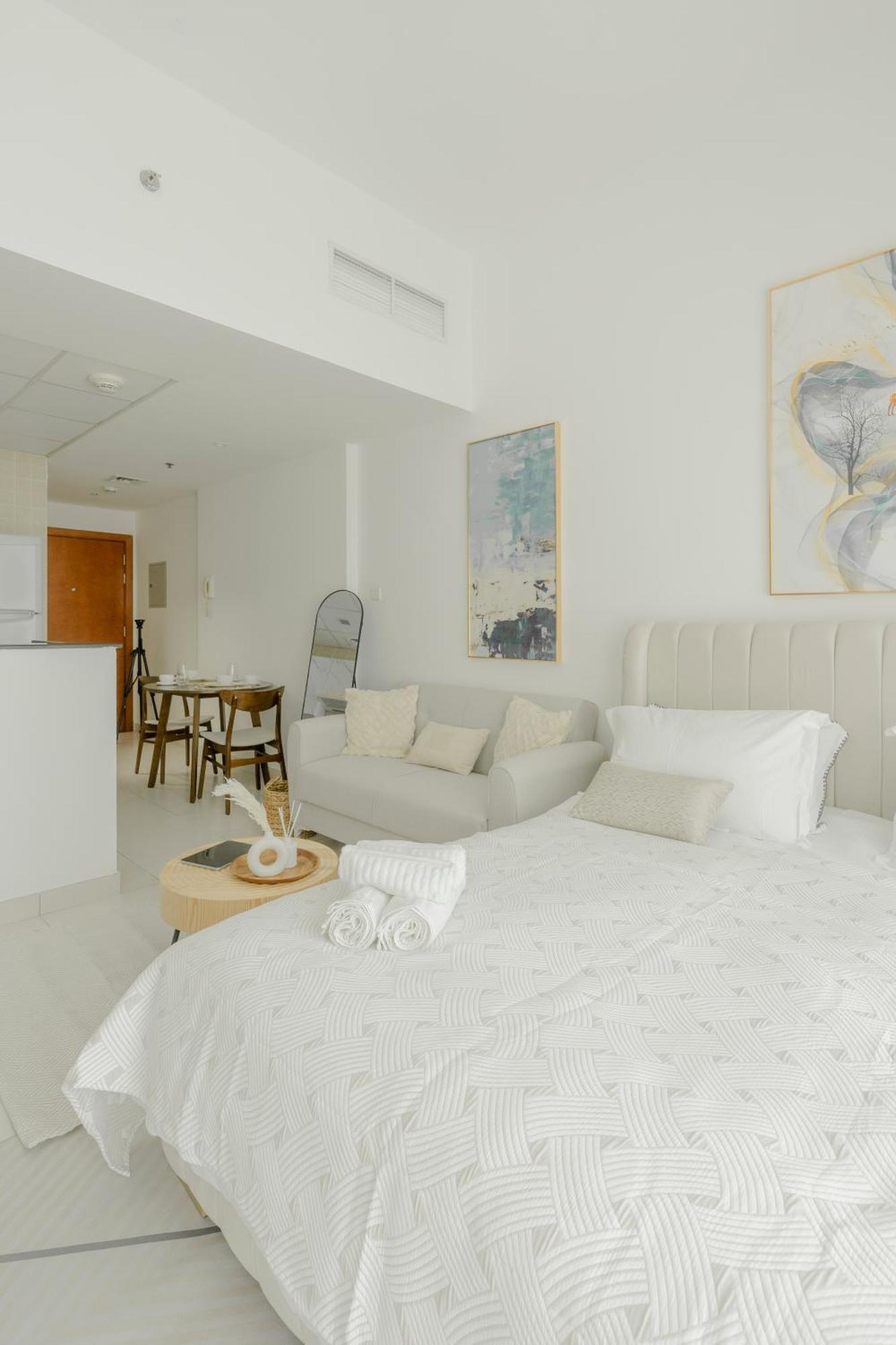 Chic Marina Apartment